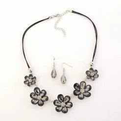 Hot Sale 🧨 Ashley-Cooper Sets Ashley Cooper™ Black And Silver Flower Necklace And Earrings Set 👏